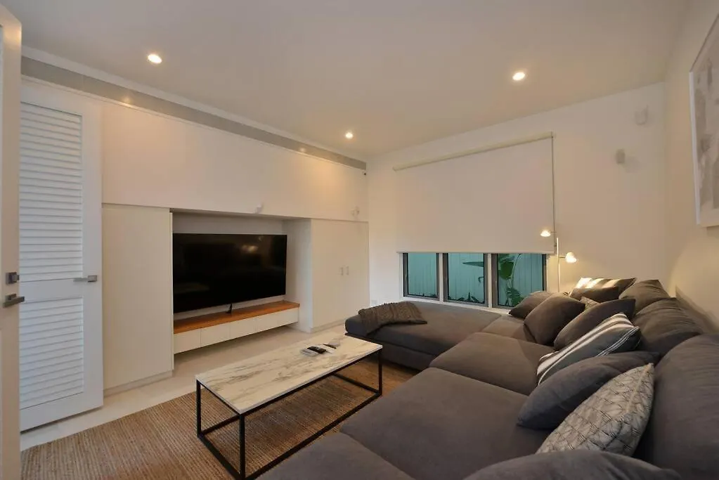 Anjea - Luxury 5 Bedroom Home By The Beach Порт Дуглас 0*,  Австралия