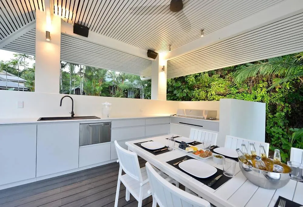 Дом отдыха Anjea - Luxury 5 Bedroom Home By The Beach Порт Дуглас